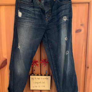 GUESS BOYFRIEND JEANS CROPPED SIZE 31 NWOT